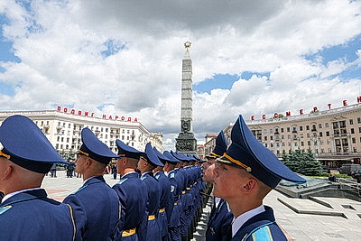 Автопробег \"Города-герои - города Героев\" по территории Беларуси стартовал от площади Победы в Минске