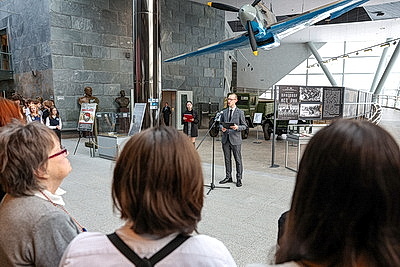 Нагрудный знак \"Бойцу Красной гвардии и Красному партизану\" представили в Музее истории ВОВ