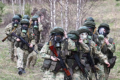 Не только в строю, но и в бою: комбинированный марш-бросок для военнослужащих девушек прошел в Чаусском районе