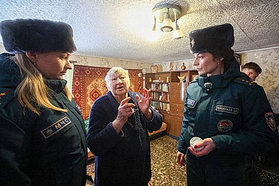 От неисправной печи до падения под лед. Спасатели рассказали про основные опасности зимнего периода