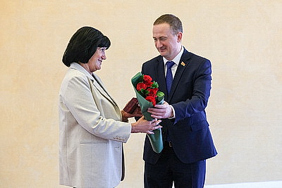 Турчин вручил госнаграды представителям различных сфер