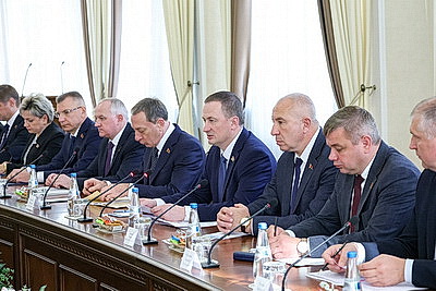 Беларусь предлагает Казахстану активнее развивать возможности промкооперации