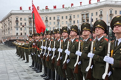 Парламентская делегация Пакистана возложила венок к монументу Победы в Минске