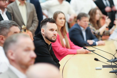 Представители бизнеса посетили с экскурсией Дворец Независимости