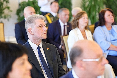 Турчин вручил госнаграды представителям различных сфер