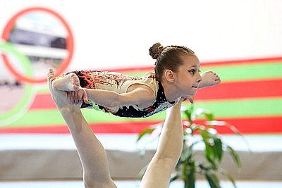 Турнир по спортивной акробатике \"Киндр-сюрприз\" собрал более 200 участников из Беларуси и России