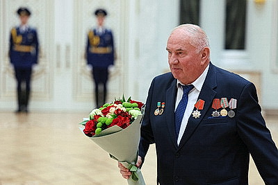 Лукашенко в преддверии священного праздника Дня Победы вручил государственные награды