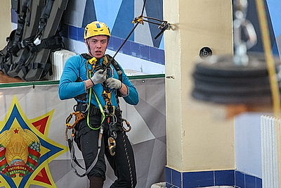 В Минске выбирают лучшего спасателя-высотника