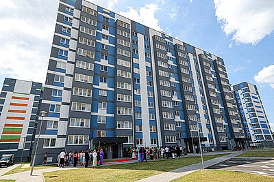 Ключи от 40 арендных квартир вручили сотрудникам Витебской областной клинической больницы