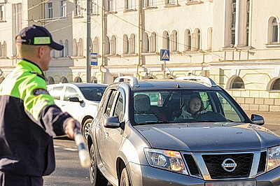 Мамы рулят: в Гомеле автоледи принимали поздравления с Днем матери