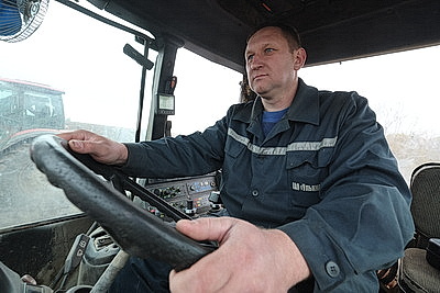 Забота о механизаторах для оперативного сева. Как в Сенненском районе аграрии трудятся на полях