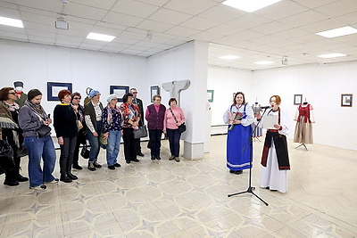 С точностью в деталях. В Витебске открылась выставка народного костюма от молодого дизайнера