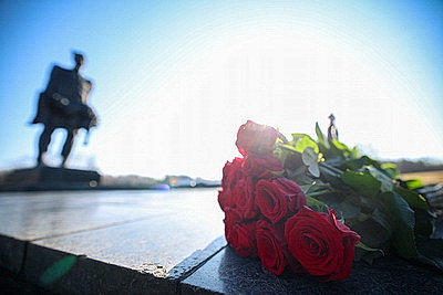 \"Пусть скорбь и печаль обернутся в мужество ваше и силу\". В Хатыни проходит всенародная вахта памяти