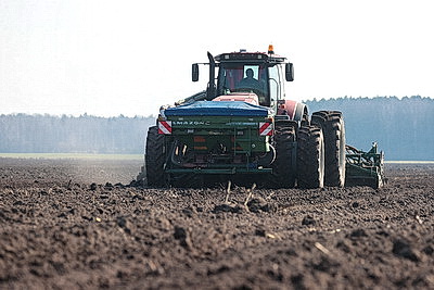 Как спутниковая навигация повышает шансы на богатый урожай уже в посевную