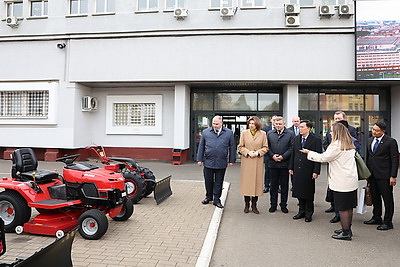Делегация парламента Мьянмы посетила МТЗ и МАЗ
