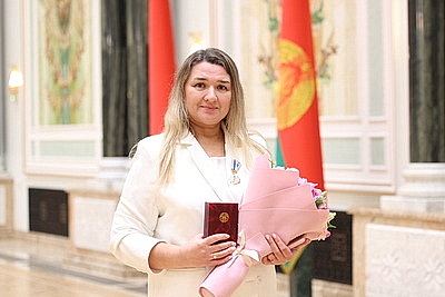 Едины в стремлении сделать страну лучше. Лукашенко в преддверии 8 Марта вручил женщинам госнаграды