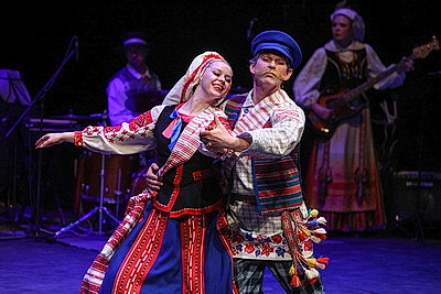 Новую театрализованную программу \"Масленка\" представил хореографический ансамбль \"Хорошки\"