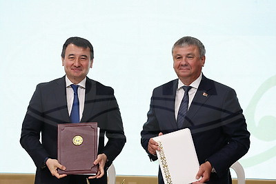 Экономика, наука, культура. На III Форуме регионов Беларуси и Узбекистана подписан ряд документов