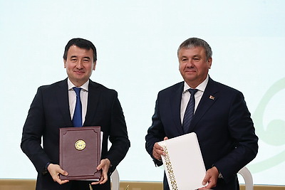 Экономика, наука, культура. На III Форуме регионов Беларуси и Узбекистана подписан ряд документов