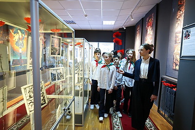 \"Отклик читается в глазах\". В школах Беларуси прошел единый урок, посвященный трагедии в Хатыни