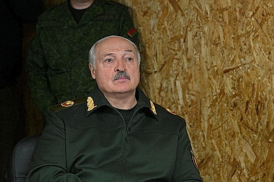 Лукашенко ознакомился с развитием и практическим использованием в войсках систем связи