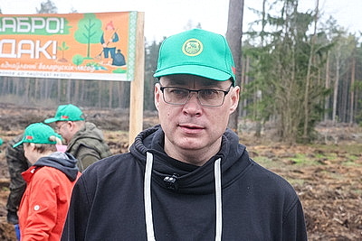 Республиканский субботник: коллектив Администрации Президента принял участие в благоустройстве мемориального комплекса и посадке леса