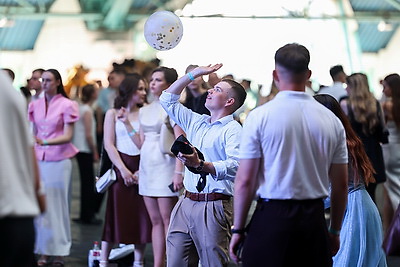 Республиканский праздник выпускников вузов состоялся на Футбольном манеже в Минске