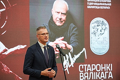 Коллекцию Валентина Елизарьева из более чем 1,4 тыс. редких изданий и документов передали НББ