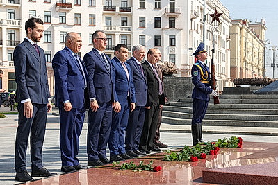 Глава МИД Алжира возложил венок к монументу Победы в Минске