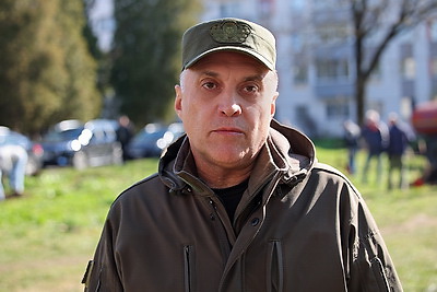 Республиканский субботник: сотрудники Госсекретариата приняли участие в благоустройстве сквера