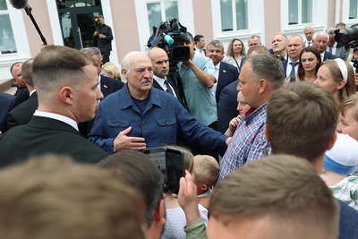 Торговля на селе и перспективы БелОМО. Лукашенко посетил Вилейский район