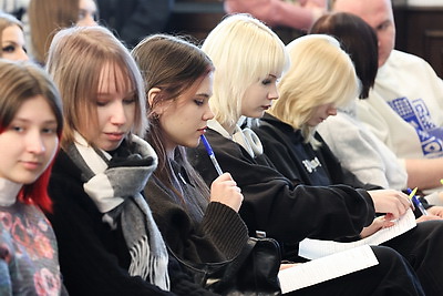 Открытый диалог о семейных ценностях. В Минске прошла встреча с молодежью проекта \"Сила слова\"