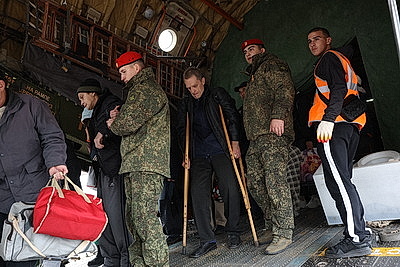 Три самолета с жителями Алешек прибыли в Беларусь