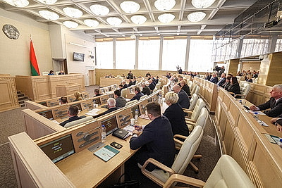 В Минске проходит заседание четвертой сессии Совета Республики