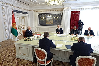 Лукашенко собрал совещание по отдельным вопросам социально-экономического развития