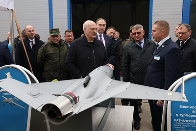 Лукашенко ознакомился с научными разработками гражданского и оборонного назначения