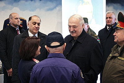 Лукашенко посетил Минский аэроклуб ДОСААФ