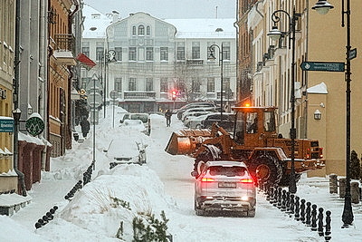 Последствия снегопада устраняют в городах Беларуси