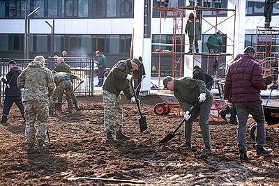 Около 800 человек присоединились к субботнику на готовящейся к сдаче больнице в Гродно