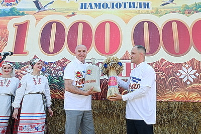 Миллион тонн зерна намолотили аграрии Гродненской области