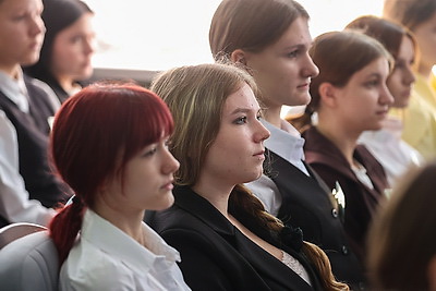 Перцов встретился с педагогами и учащимися Борисовского государственного колледжа