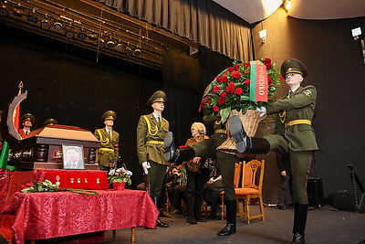 В Минске простились с народным поэтом, одним из авторов Государственного гимна Владимиром Каризной