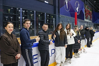 Двукратный серебряный призер Олимпийских игр Евгения Медведева провела мастер-класс для юных спортсменов