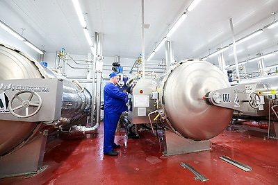 Развитие сырьевой базы и увеличение выпуска продукции. Турчин посетил Оршанский мясоконсервный комбинат