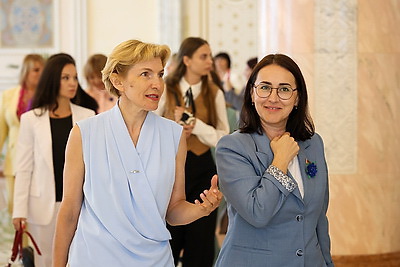 \"Мы разные, но мы едины\". Экскурсия во Дворец Независимости дала старт новому проекту Белорусского союза женщин