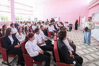 Акция \"Беларусь адзіная\". Встречи с молодежью прошли в Ганцевичах и Бобруйске
