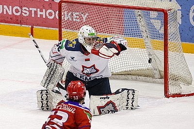 Хоккеисты \"Юности\" обыграли \"Металлург\" в матче экстралиги