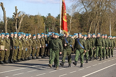 В Бресте более 300 десантников-срочников уволили в запас