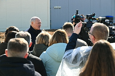 Лукашенко ознакомился с развитием мясного скотоводства и молочной отрасли