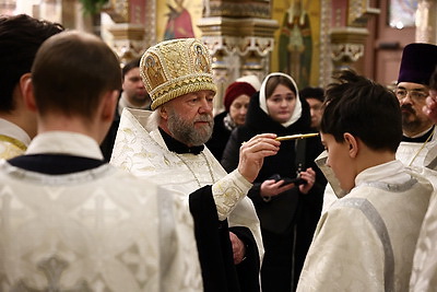 Православные верующие празднуют Крещение Господне